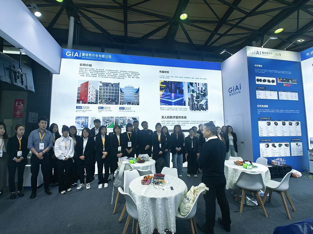 濾光片 現場激埃特領導為員工規劃工廠行程